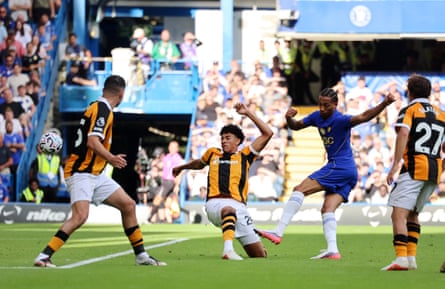 João Pedro shoots at goal.
