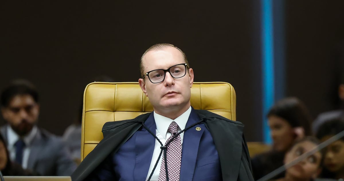 STF cobra Anatel sobre pedido para liberar navegação integral na internet durante as eleições