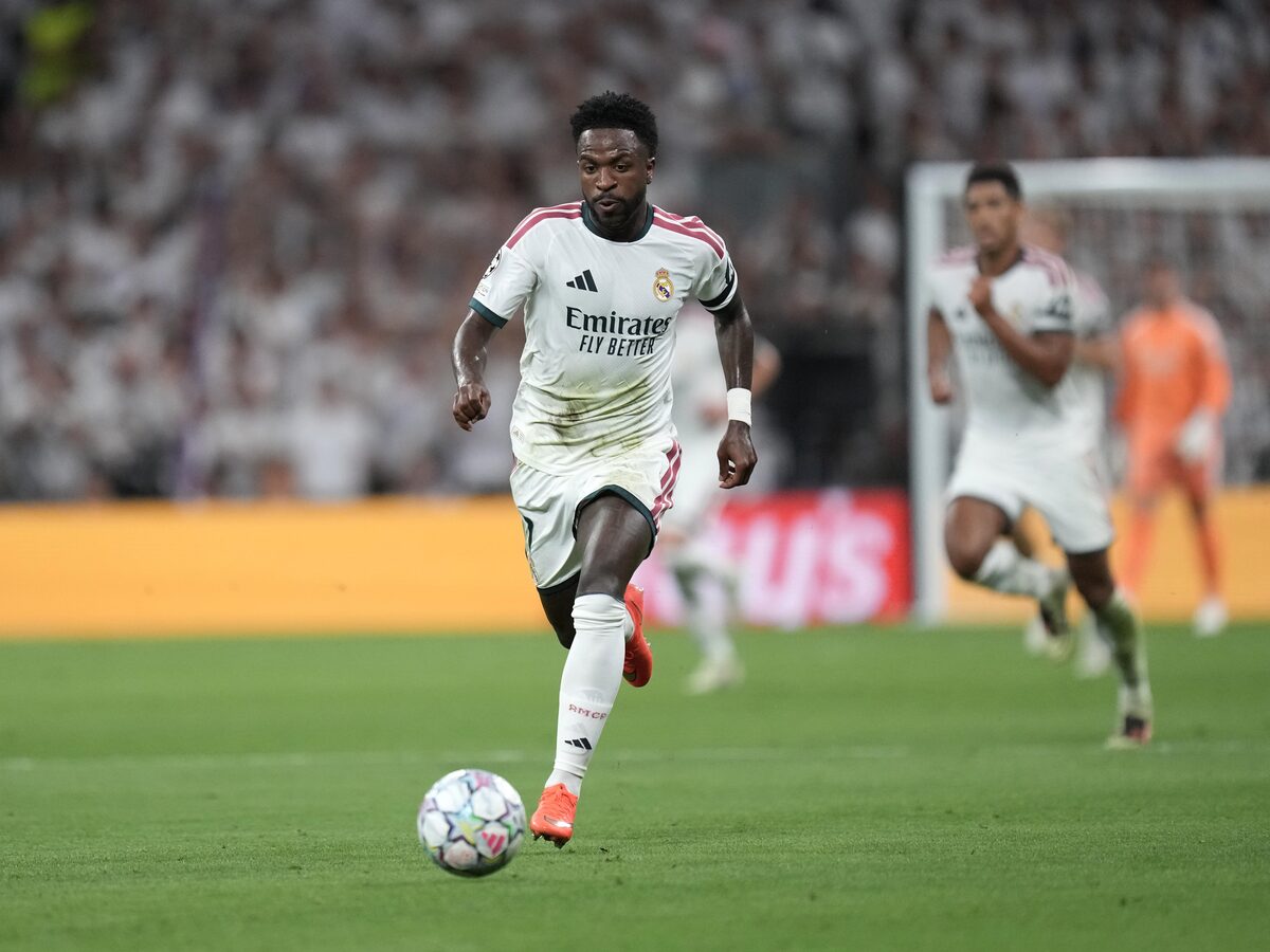 ‘Mourinho transforma Vini Jr.’: jornais espanhóis destacam brasileiro ‘solidário’ no Real Madrid