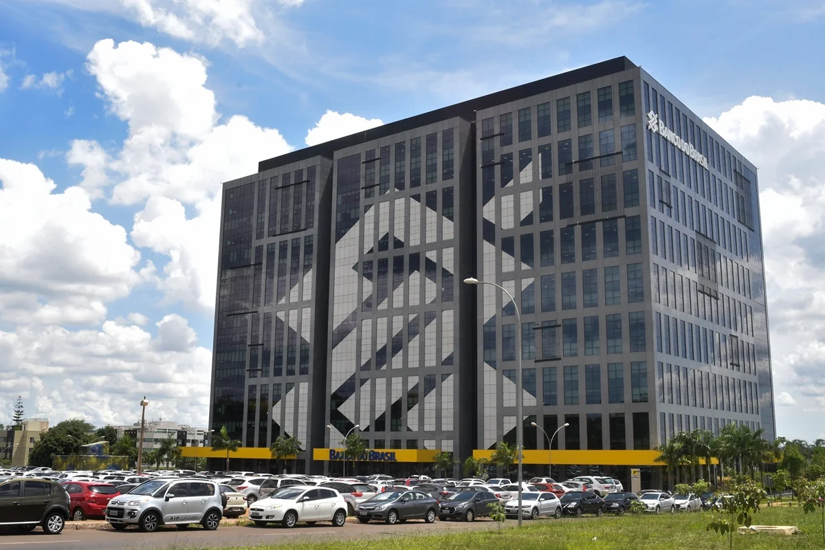 Imagem colorida da fachada do Banco do Brasil