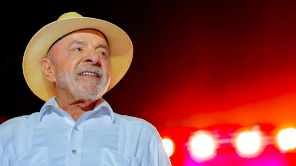 Lula gasta R$ 300 mil em aluguel de estádio da Copa para ato de campanha - destaque galeria
