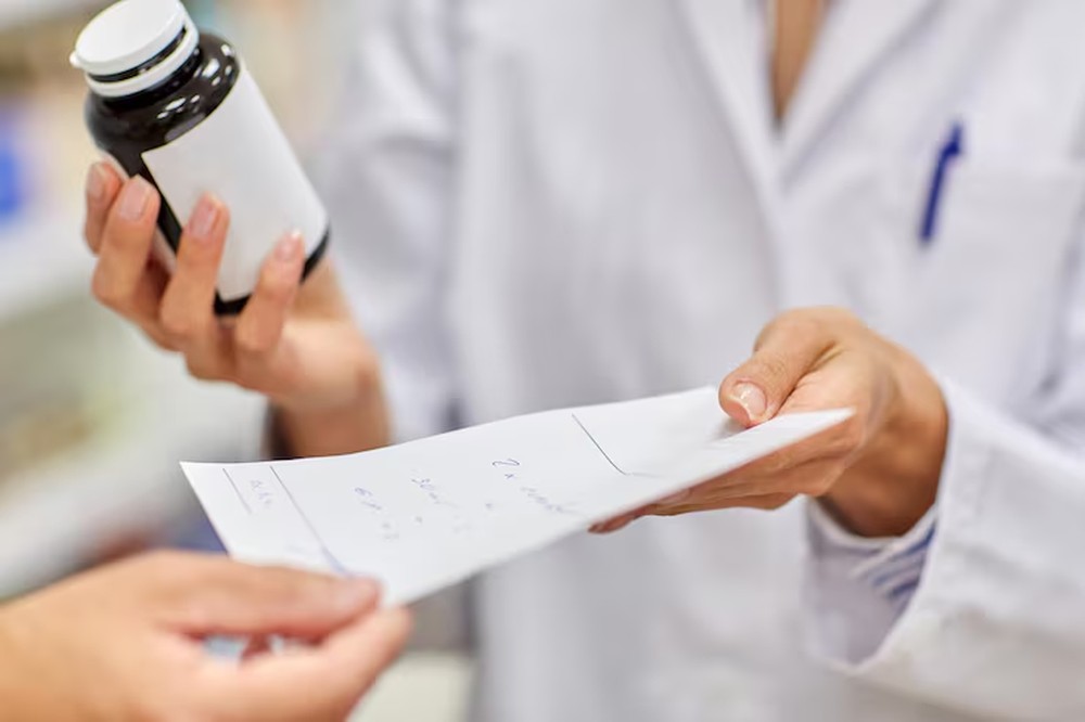 Cobrir dados de identificação reduz o risco ao enviar exames para uma IA — Foto: Reprodução/Magnific