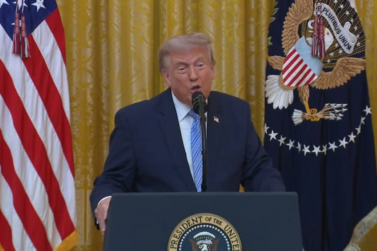 Trump chama de "farsa" alerta sobre perigos da IA