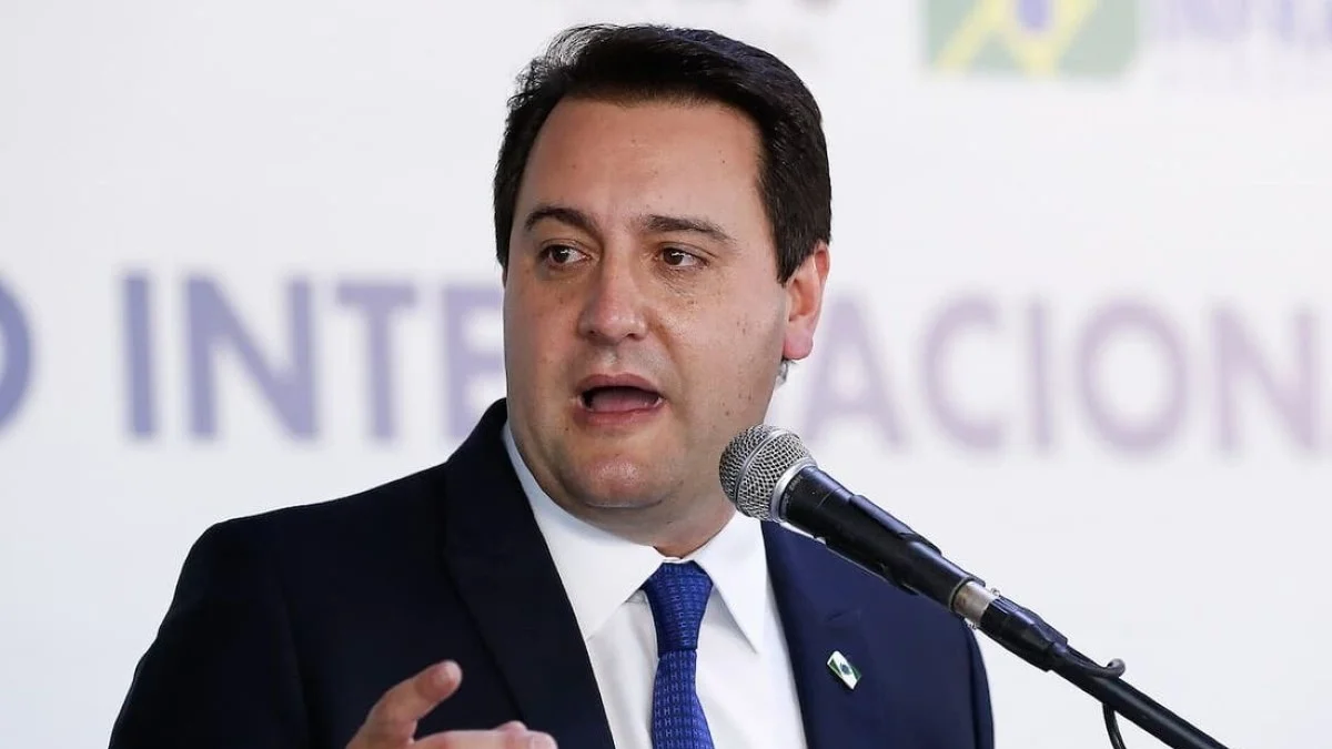 Ratinho Jr. se afasta do governo para tentar levar Sandro Alex ao 2º turno
