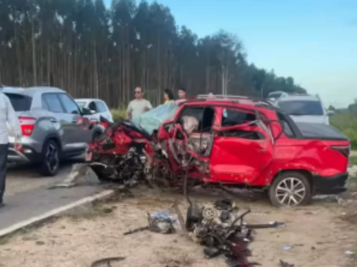 Acidente entre vários carros deixa 4 mortos e 7 feridos na Bahia