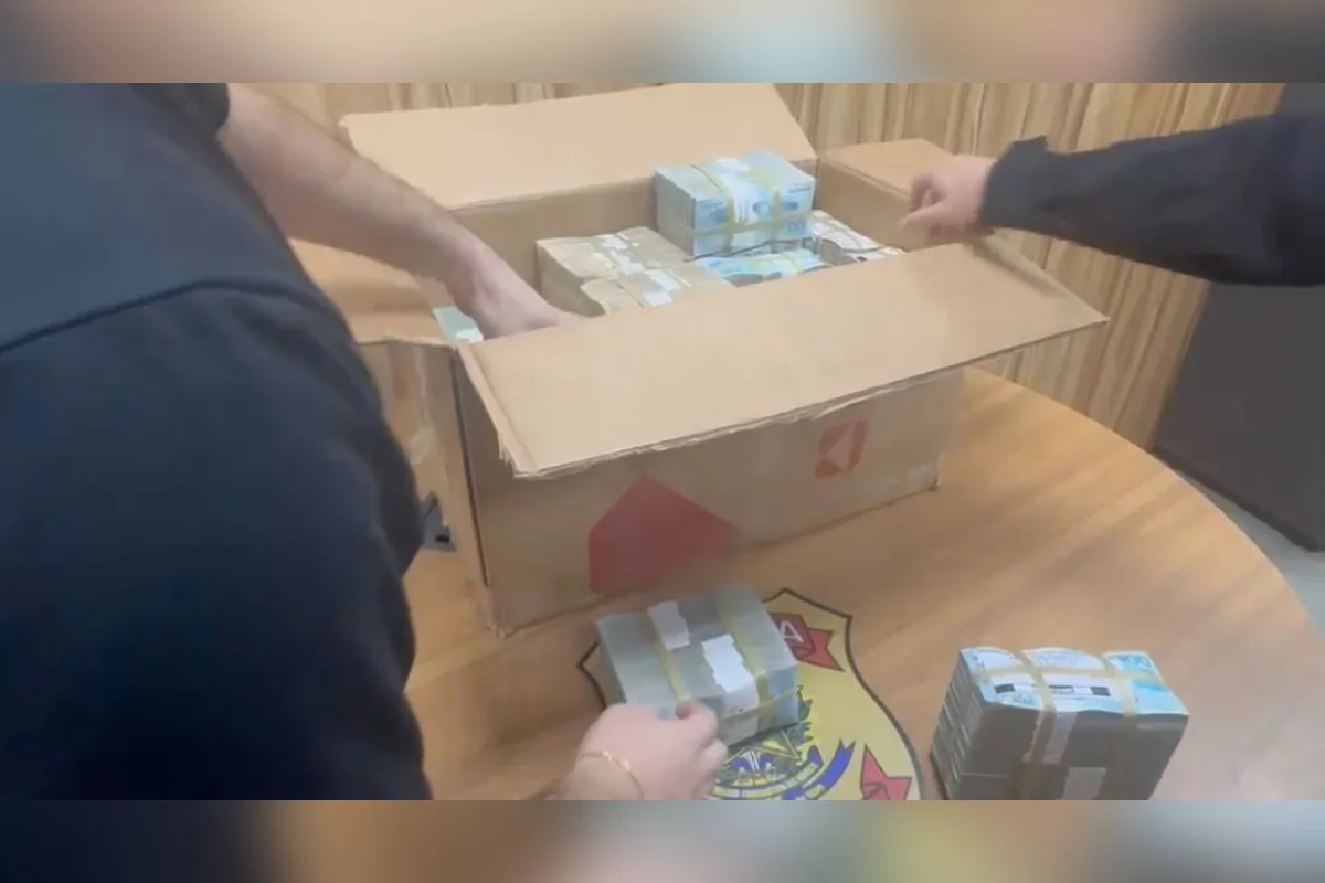 Políticos são alvo da PF por elo com “montanha de dinheiro” de R$ 2 milhões