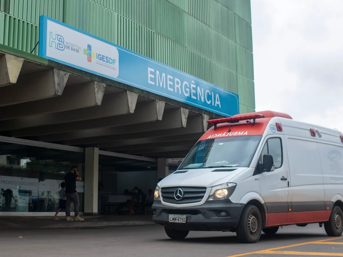 Menino de 11 anos atropelado ao voltar de escola no DF segue na UTI