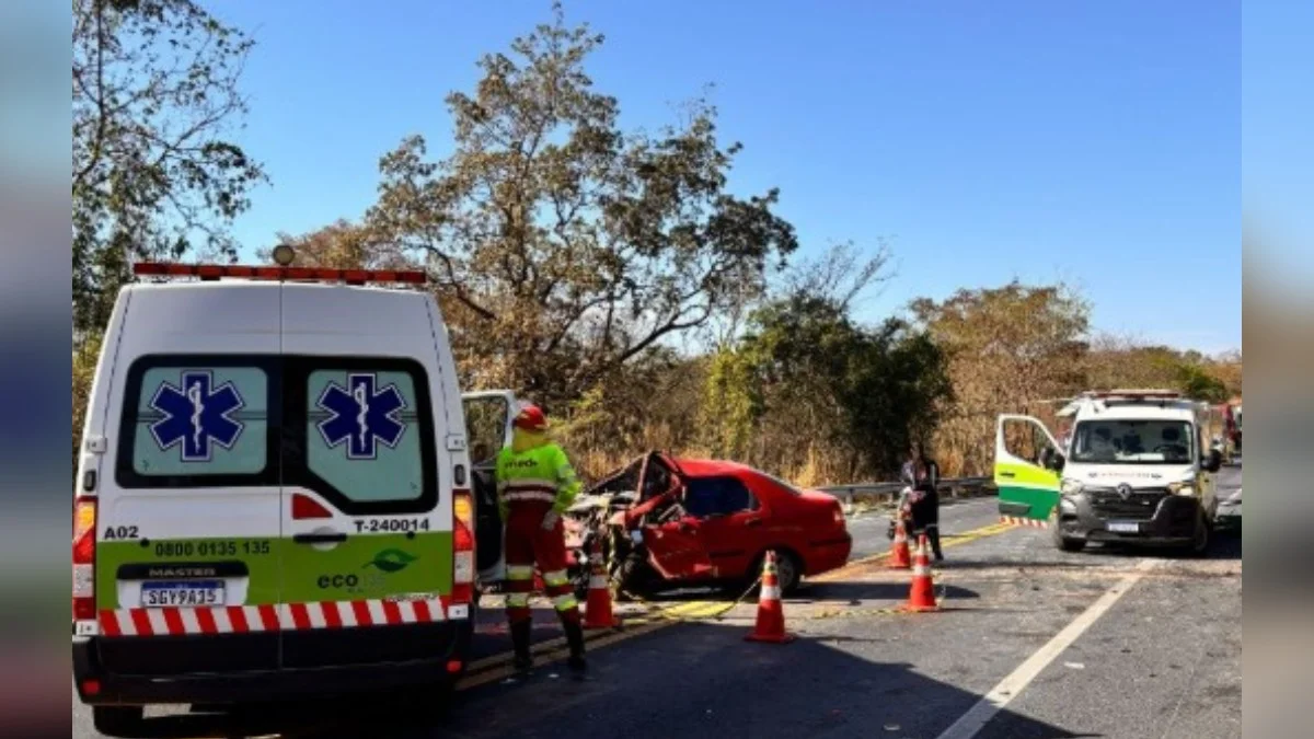 Colisão frontal entre carros deixa dois mortos e dois feridos em MG