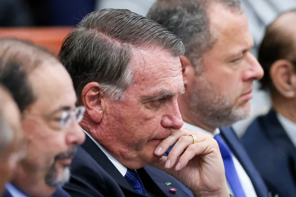 Defesa cita “data dump” ao pedir suspensão da pena de Bolsonaro