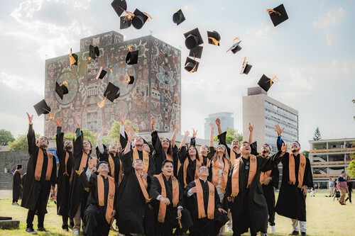Miles terminaron una carrera en la UNAM, pero el título quedó pendiente por más de 10 años: FES Aragón recibió 5,000 solicitudes