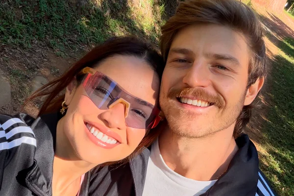 Juliette mostra convite de padrinhos de casamento em formato de ovo