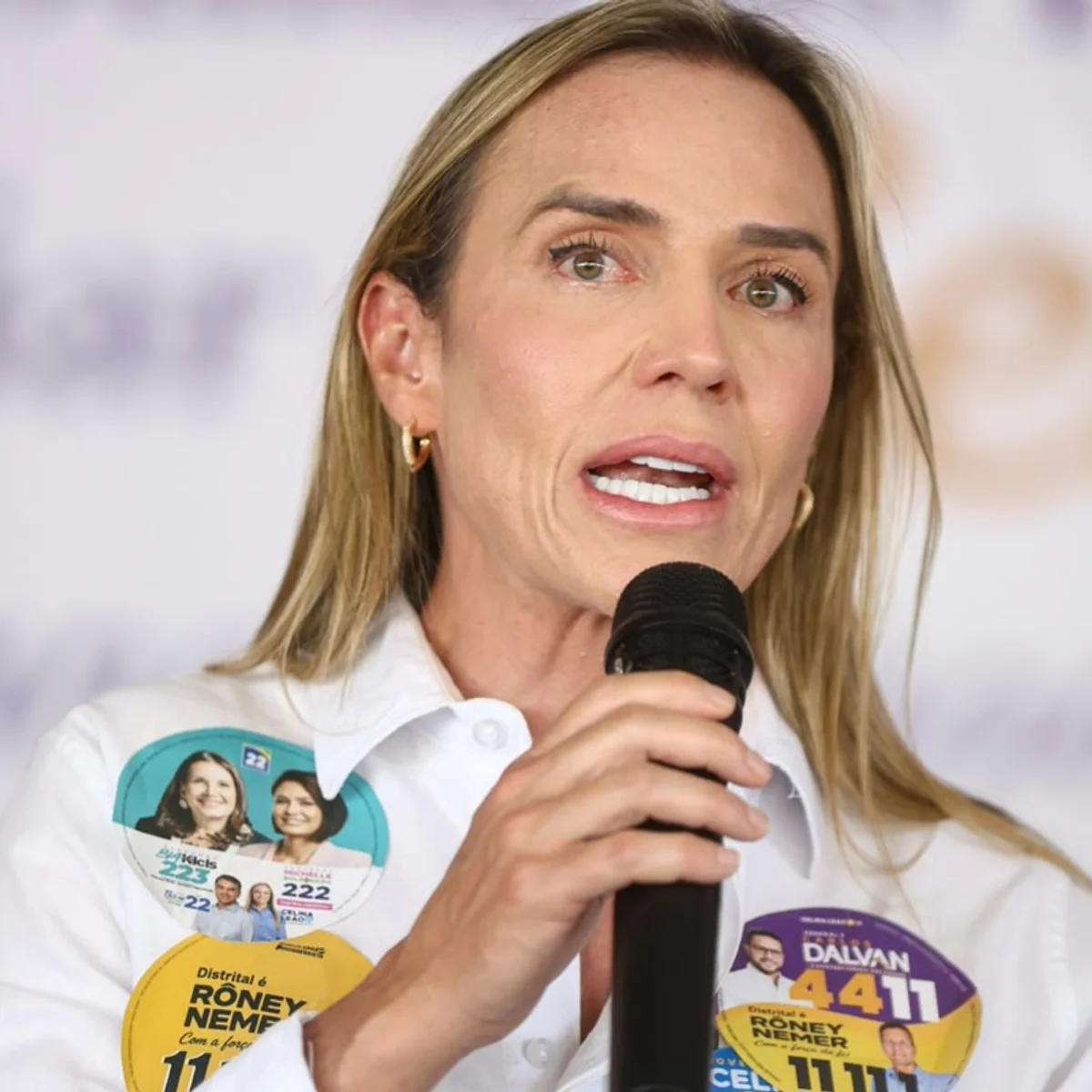 Celina promete seguir com regularização de condomínios no Jardim Botânico