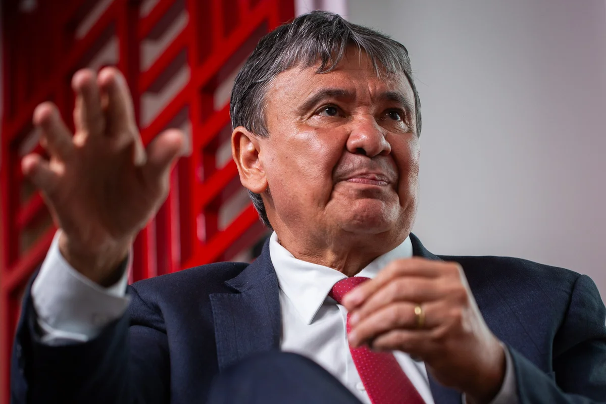 Ministro do Desenvolvimento e Assistência Social, Família e Combate à Fome do Brasil, Wellington Dias, concede entrevista exclusiva ao colunista Paulo Cappelli no estúdio do Metrópoles