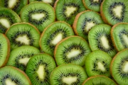 Suco verde com maçã e abacaxi promove saciedade e ajuda na saúde intestinal