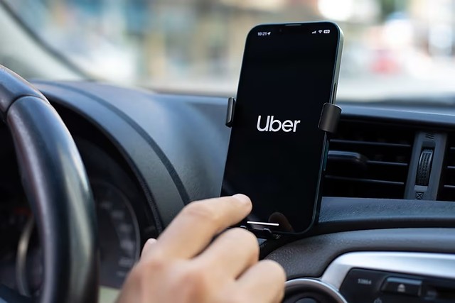 Quanto ganha um Uber por mês? Veja estimativas de 4, 6 e 8 horas de trabalho