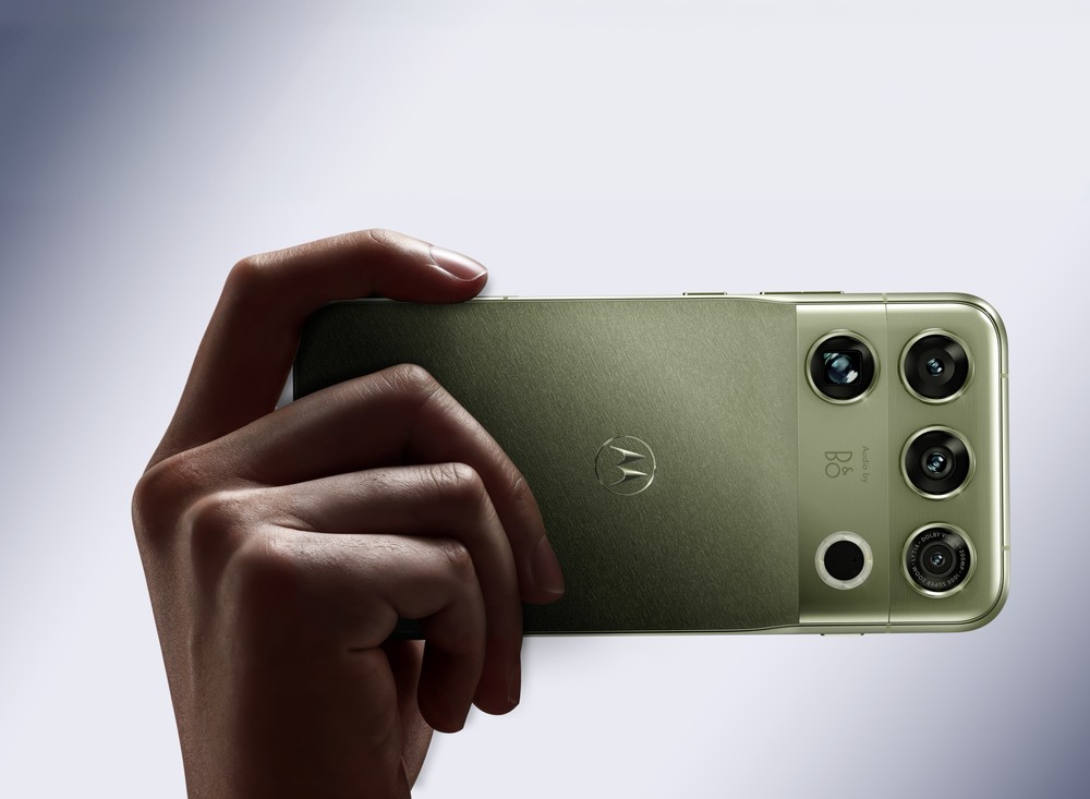 Motorola Signature 27 reúne chip de 2 nm, câmera periscópica de 200 MP e áudio assinado pela Bang & Olufsen em sua estreia no segmento Ultra Premium — Foto: Reprodução/Motorola