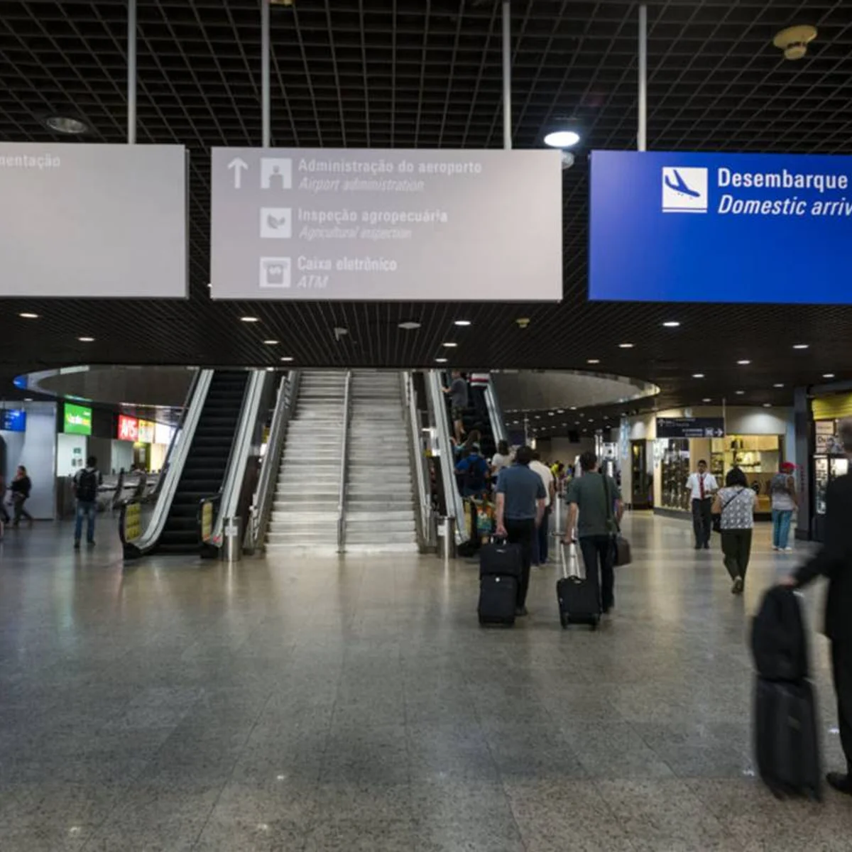 Passageiros arruaceiros serão proibidos de voar; multas vão até R$ 17 mil
