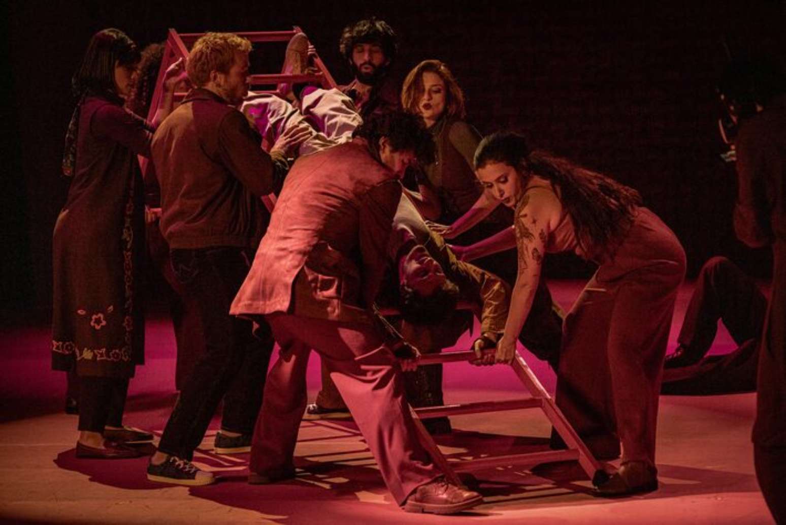 Musical 'Feliz Ano Velho' segue em cartaz em São Paulo até 22 de novembro.