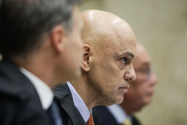 Moraes diz que Mendonça deixou 180 documentos de fora da quebra de sigilo