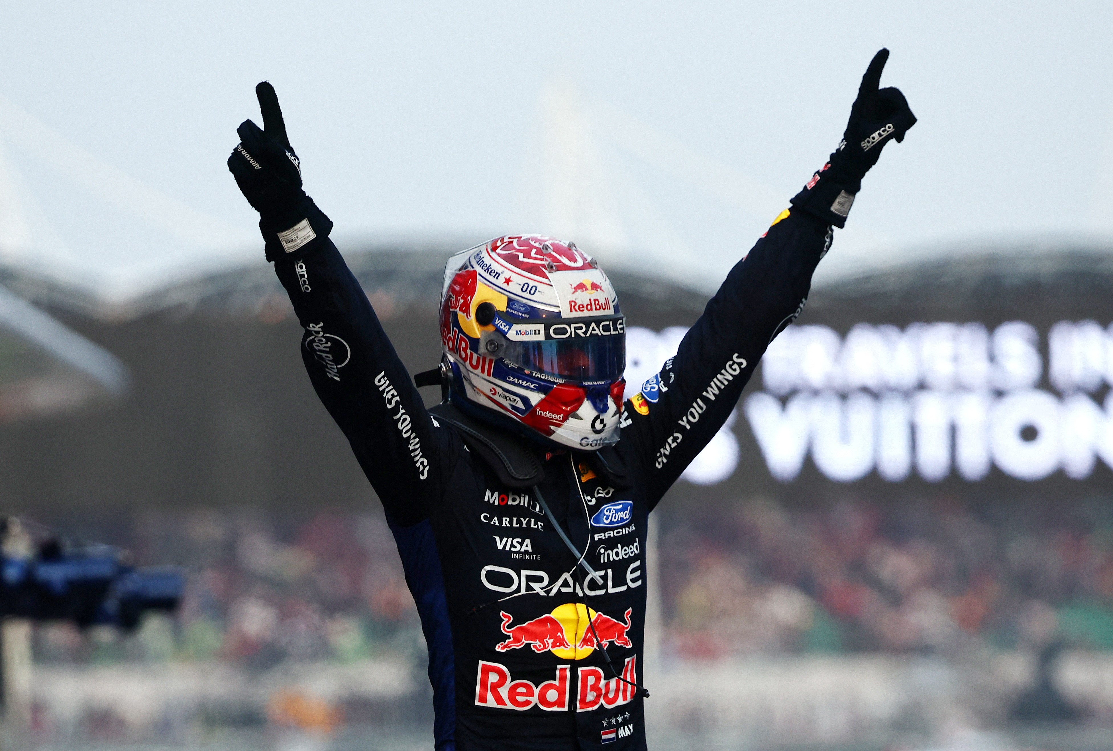 GP do Bahrein: Verstappen desencanta e vence após caos na largada; Bortoleto é 18º