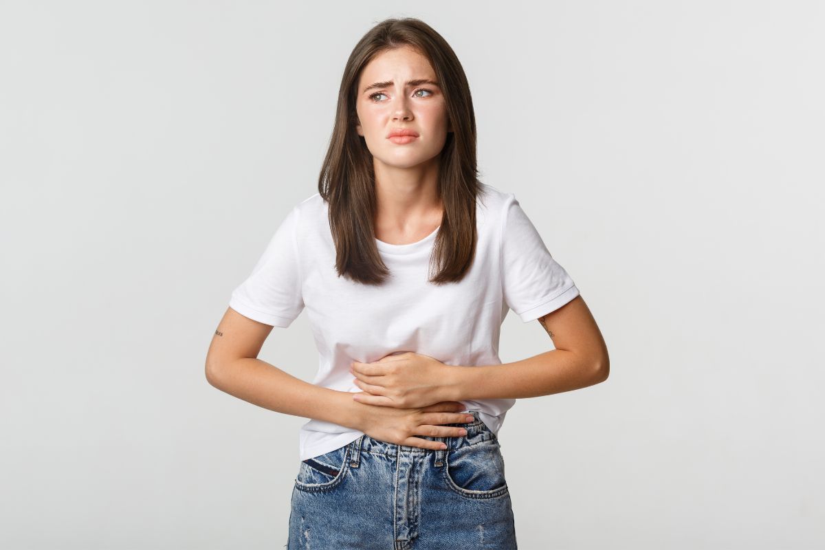 Inchaço abdominal após comer? Veja hábitos que podem causar estufamento