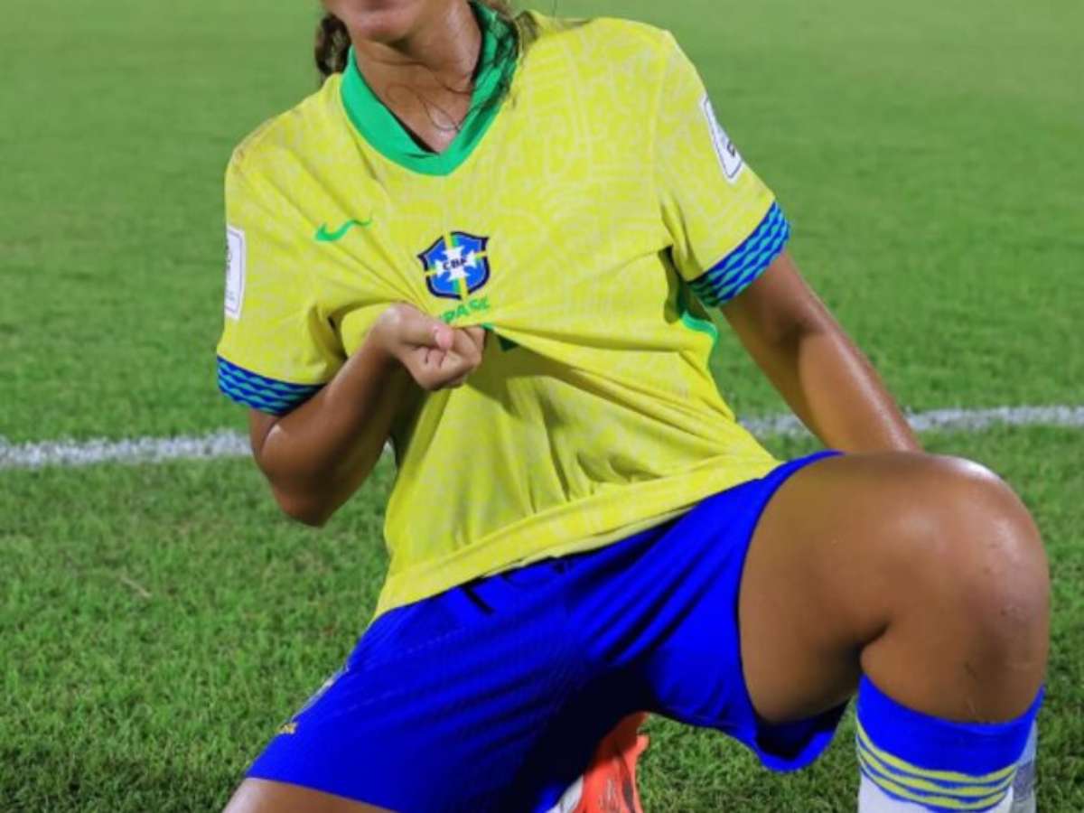 Quem é a brasileira de 17 anos apontada por Messi como uma das maiores promessas do futebol