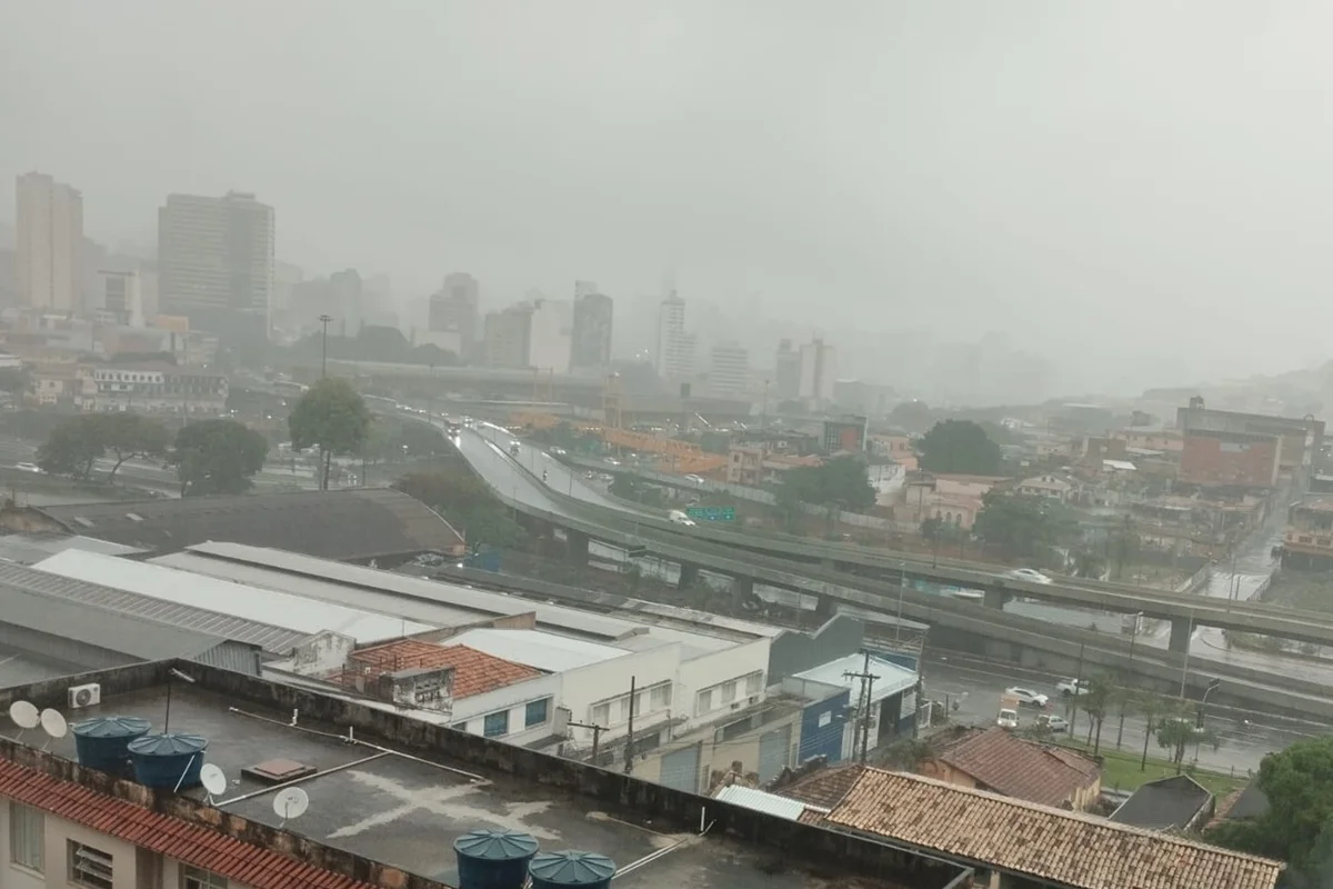 MG tem 853 cidades em alerta para chuva forte e queda de granizo nesta 2ª