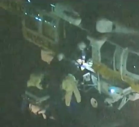 Helicóptero de resgate médico cai no oceano e deixa 2 mortos e um desaparecido