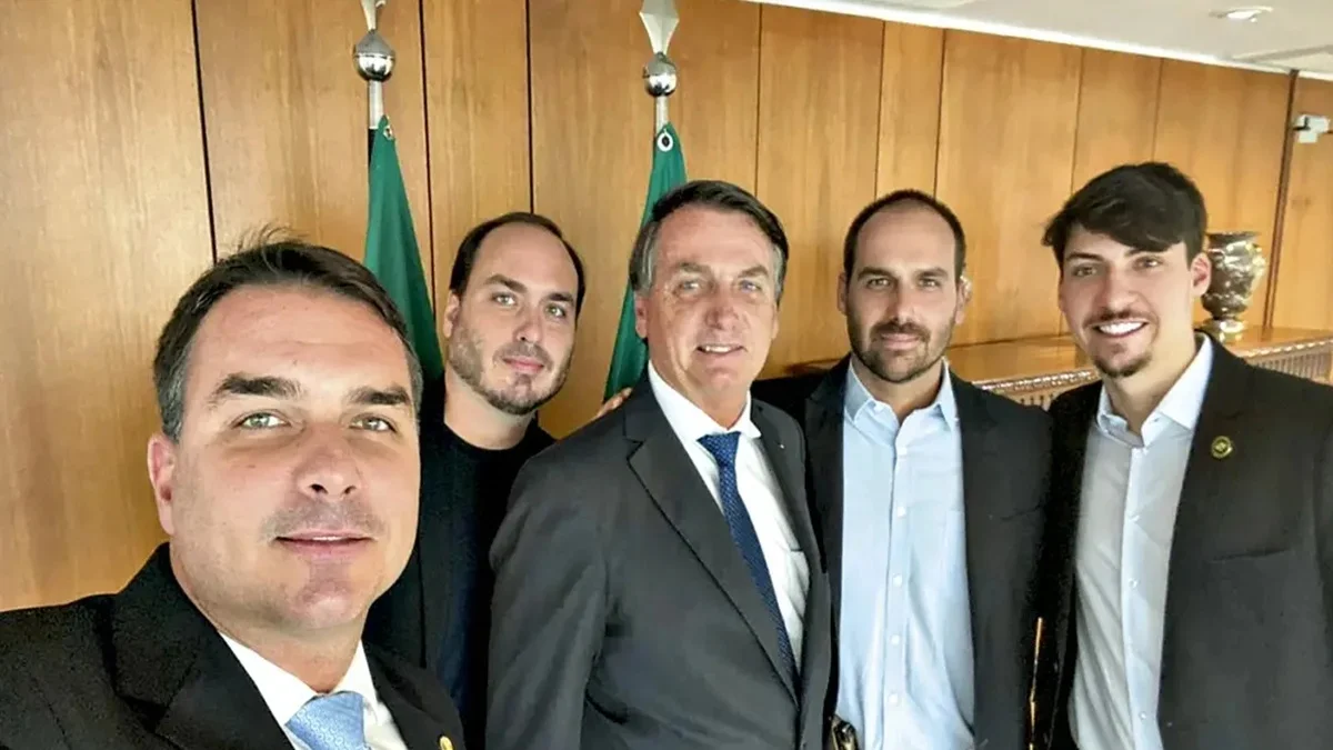 Trumps são "bonzinhos" perto de Bolsonaros, compara revista da Alemanha