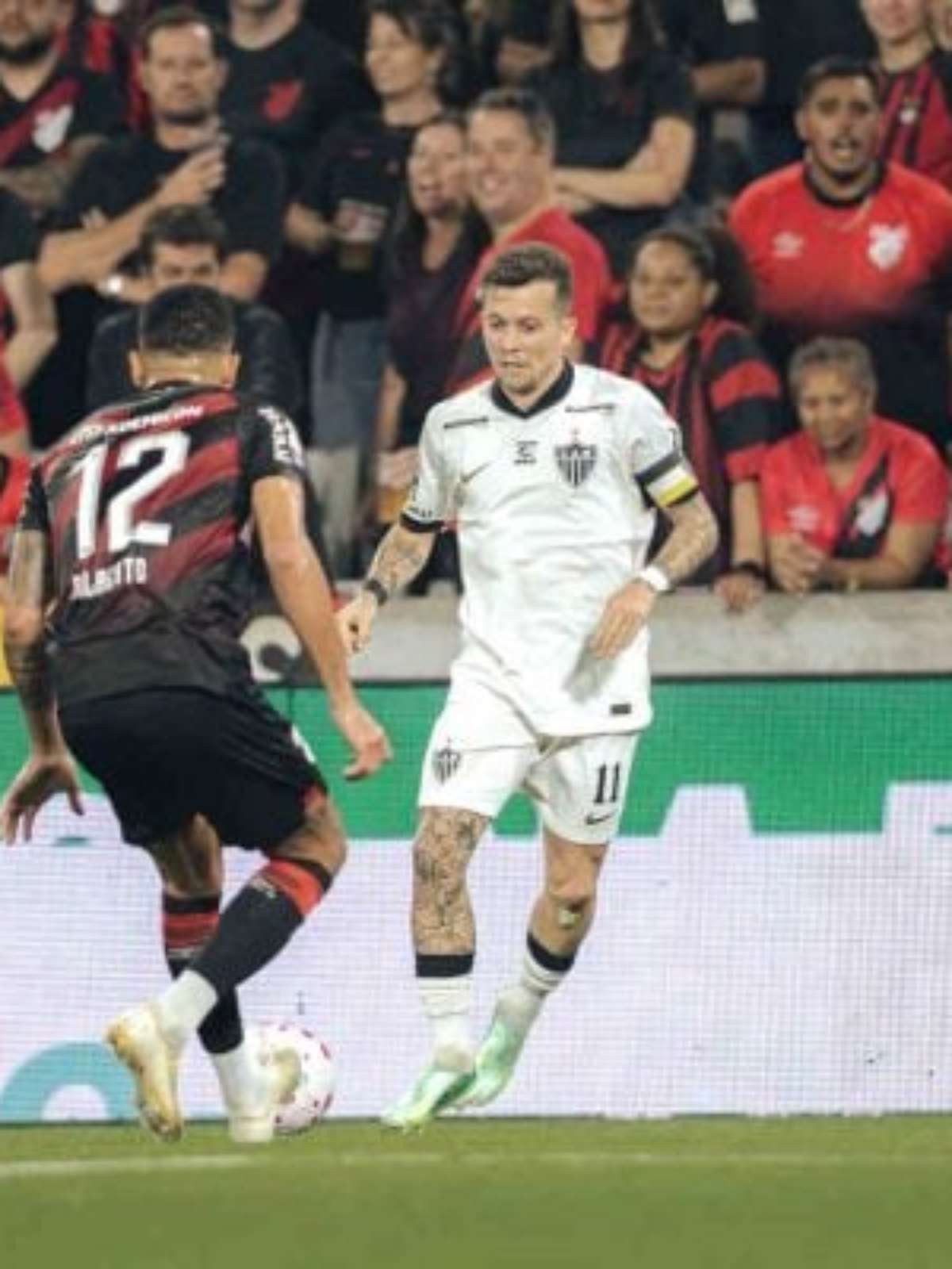 Lyanco de vilão a herói no 2 a 2 do Galo com o Furacão no PR
