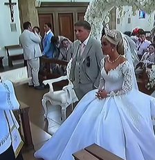 Noiva perde a paciência e grita com convidados em igreja: 'Calem a boca' Foto: Reprodução/TikTok