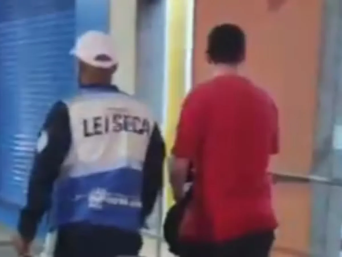 RJ: homem tenta engolir carteira funcional em abordagem policial
