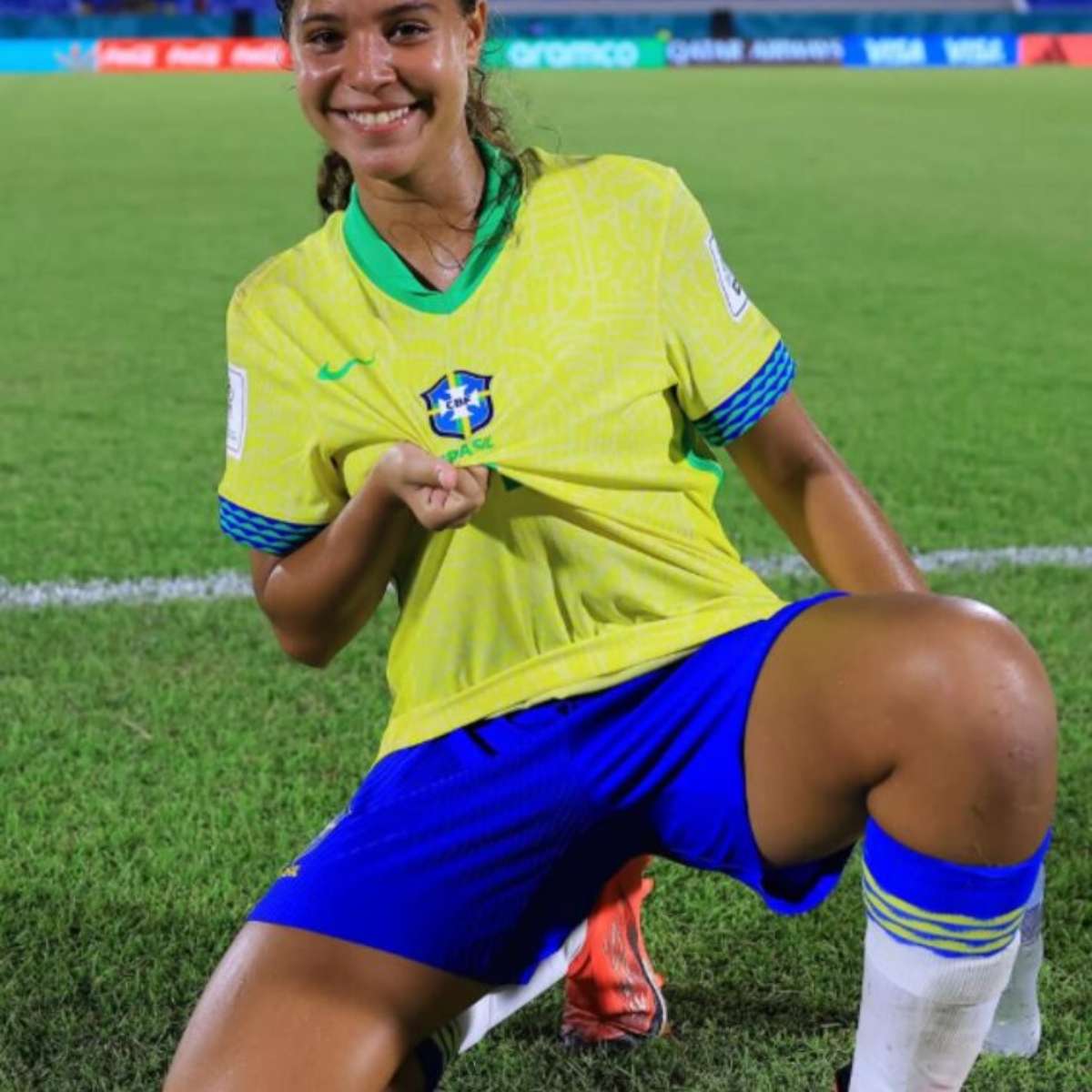 Quem é a brasileira de 17 anos apontada por Messi como uma das maiores promessas do futebol