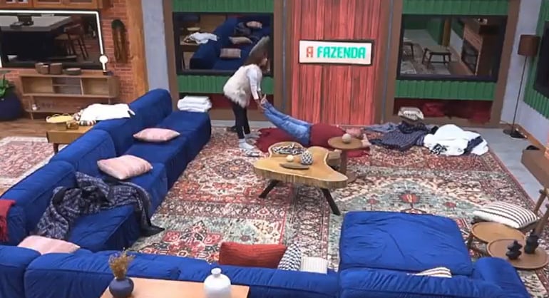 Pega na fofoca! Fran Almeida escuta Maíra Charken falando sobre ela e dispara: ‘Você é uma porca’