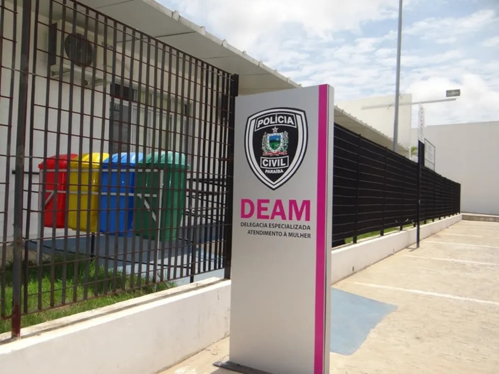 Imagem da matéria: Homem é preso suspeito de agredir companheira com uma barra de ferro no bairro do José Américo