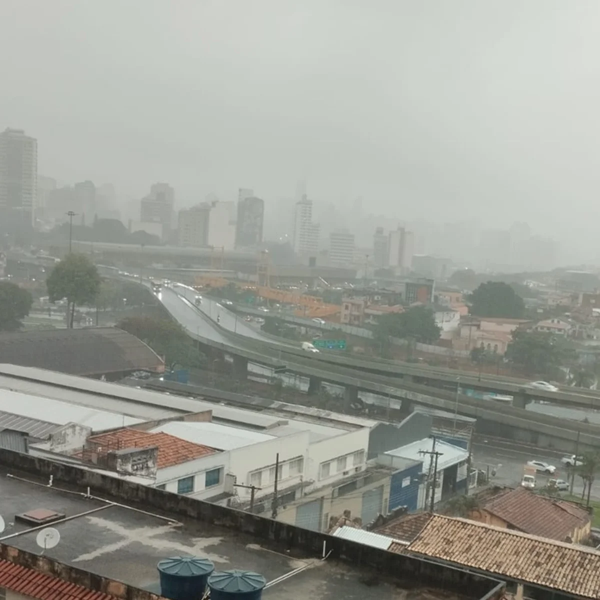MG tem 853 cidades em alerta para chuva forte e queda de granizo nesta 2ª