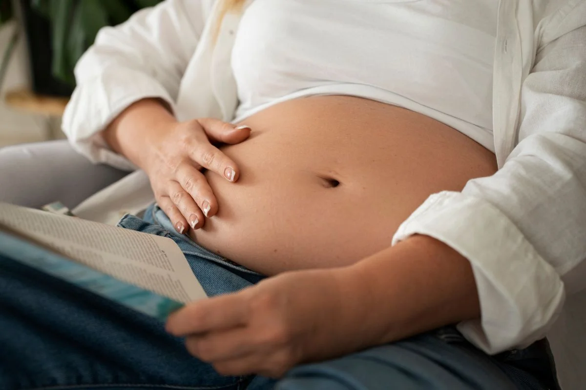 Inchaço abdominal após comer? Veja hábitos que podem causar estufamento