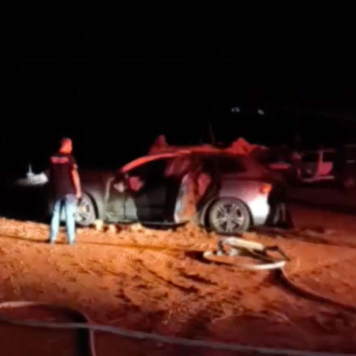 Juiz é encontrado carbonizado dentro de carro em estrada no interior de SP