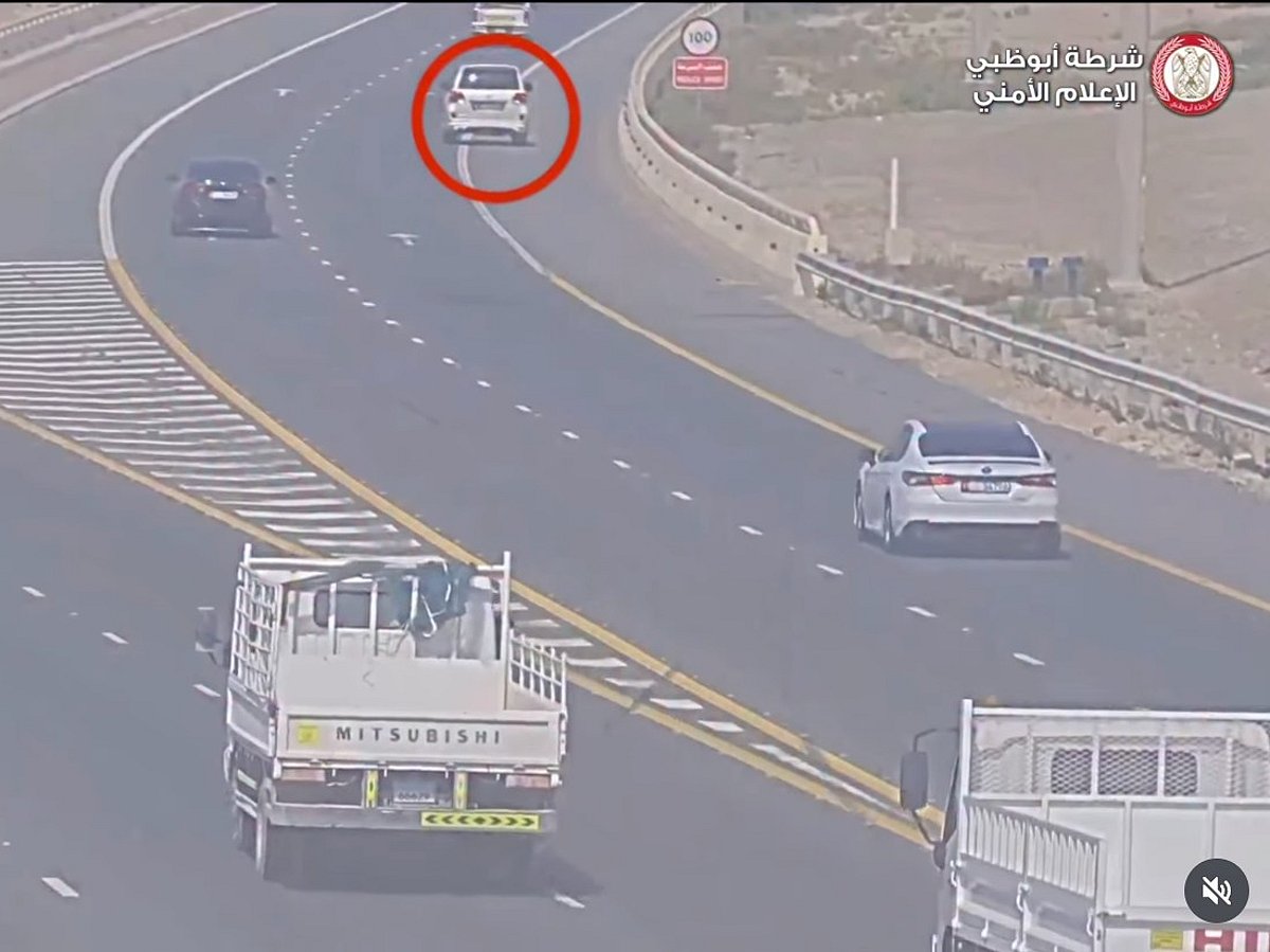 Vídeo: Polícia de Abu Dhabi alerta contra recuar após perder saídas, multa de Dh500