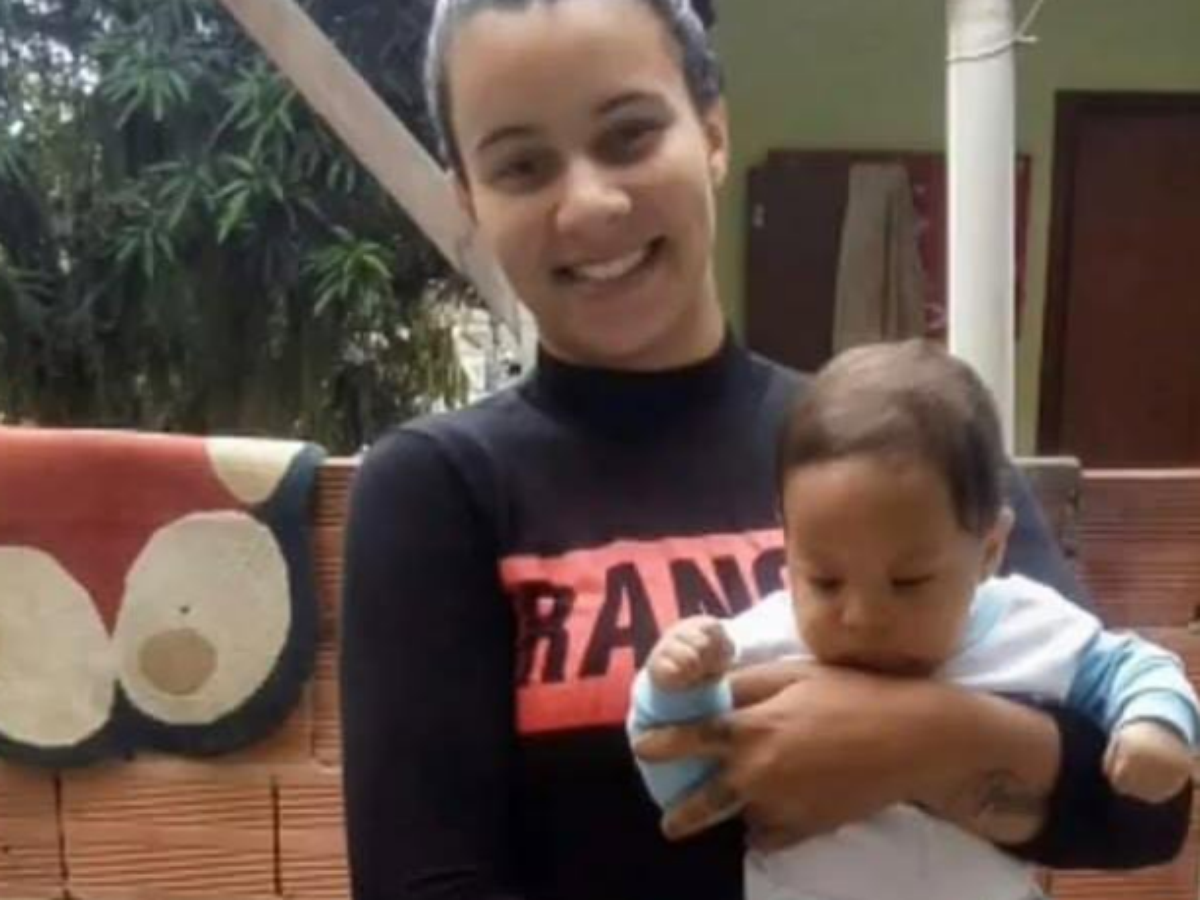 Vaquinha criada para ajudar Cris, mãe da menina Ana Clara, tem meta de arrecadar R$ 1,5 milhão