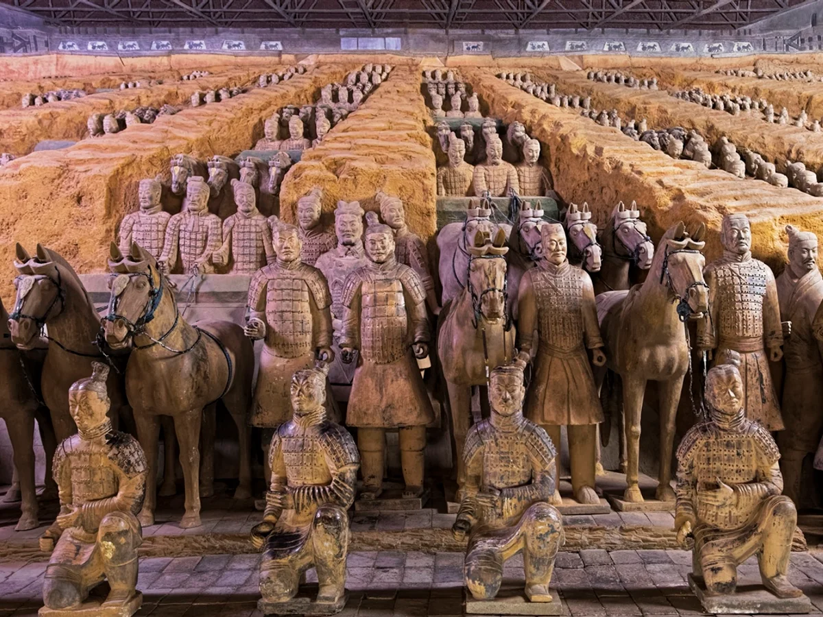 Arqueólogos acham impressões digitais de 2,2 mil anos no Exército Terracota
