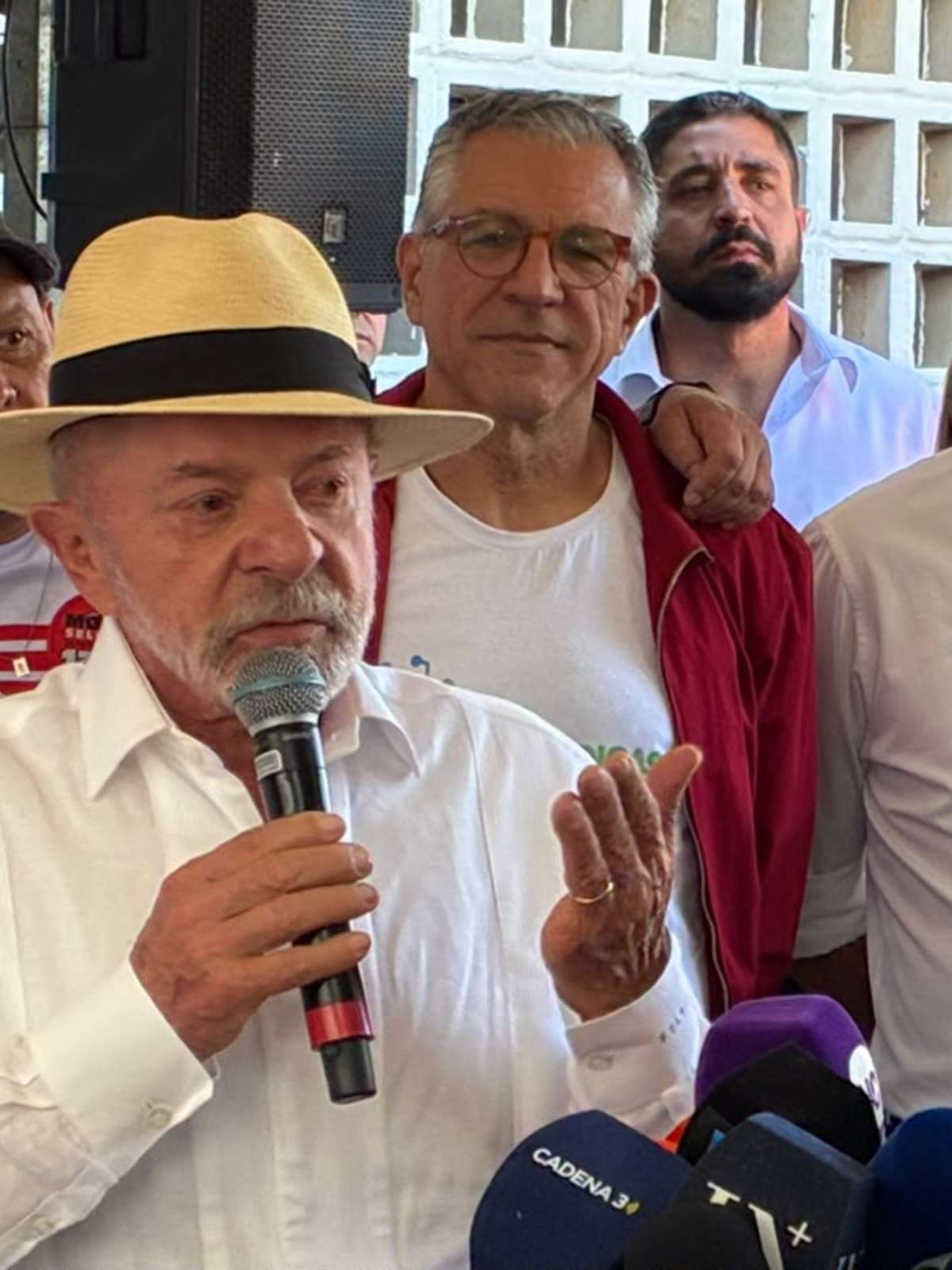 Lula vota em São Bernardo do Campo e diz que irá propor reforma no STF caso seja reeleito
