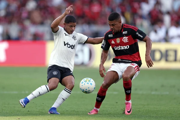 Botafogo conquistou apenas uma vitória em clássicos na temporada; confira - destaque galeria