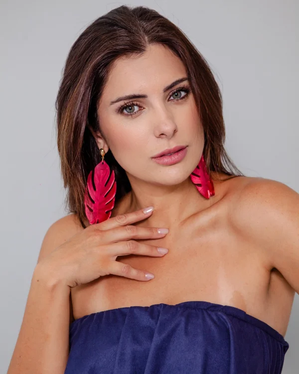 Juliana Kelling relembra traição do ex com homens e fala sobre superação