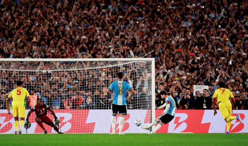 Messi marca e tem dois assistências na última aula magistral da Argentina