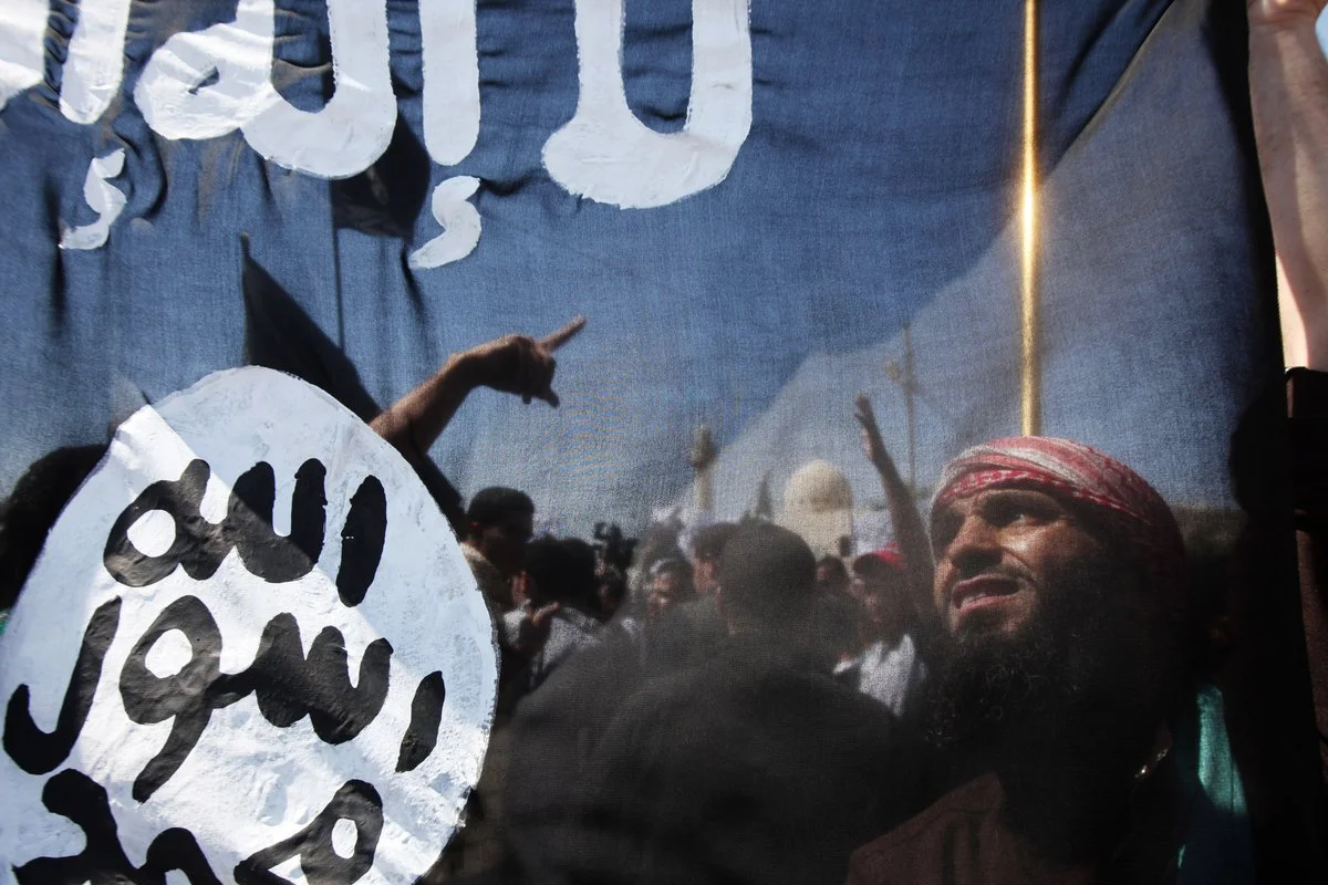 Imagem colorida mostra símbolo da Al-Qaeda - Metrópoles