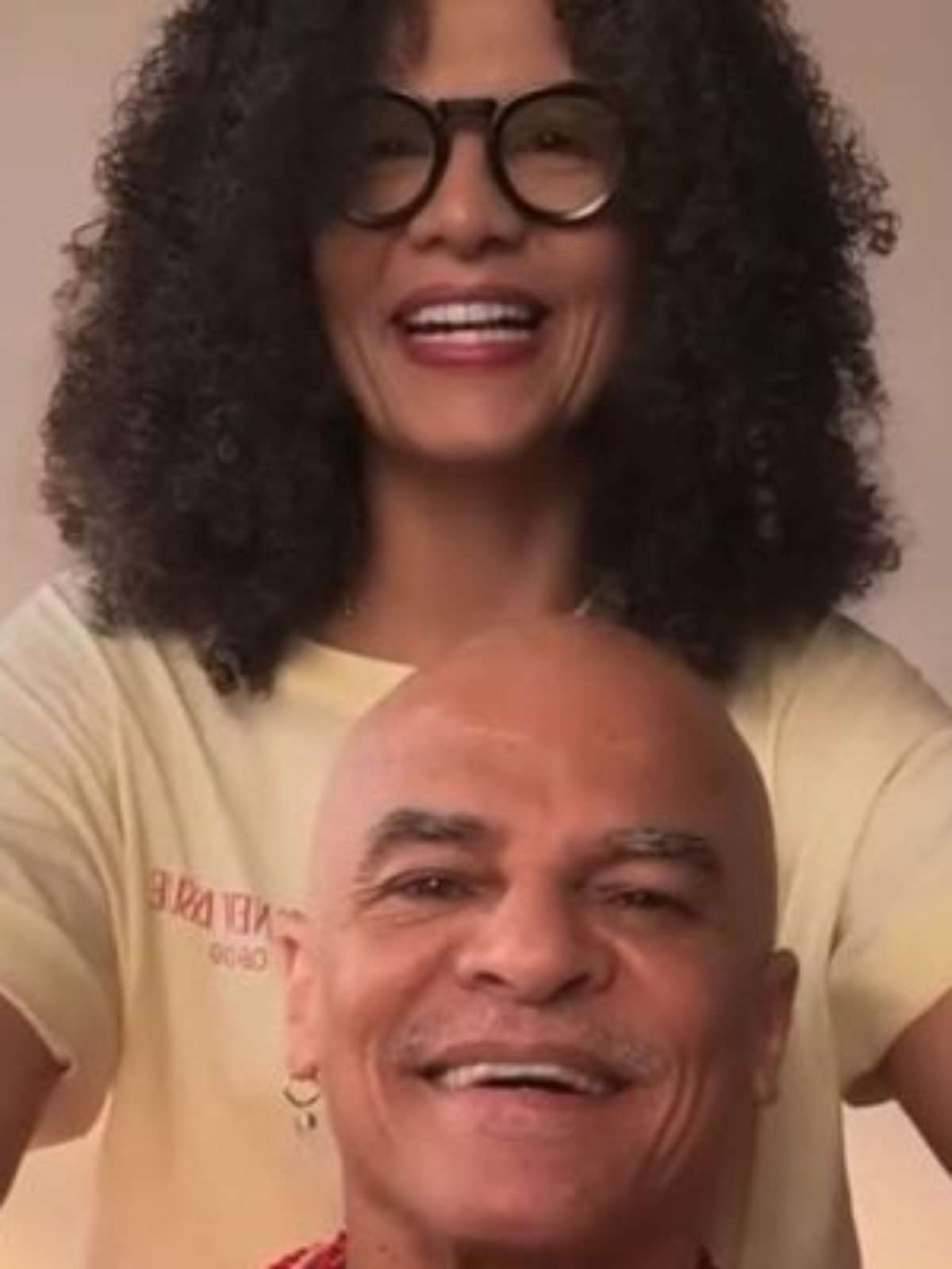 Valderrama raspa o cabelo e abandona visual icônico