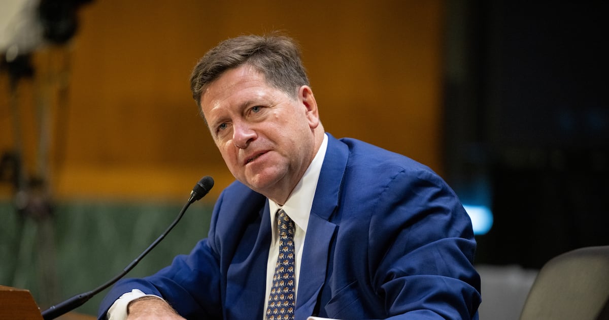 Donald Trump diz que Jay Clayton liderará a força-tarefa de 'super inteligência' da IA
