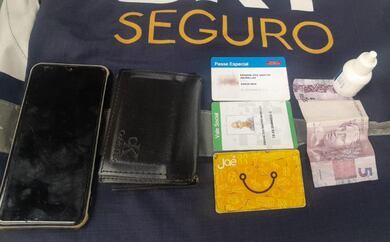 Homem é preso por venda ilegal de passagens com cartões de benefício no BRT em Madureira