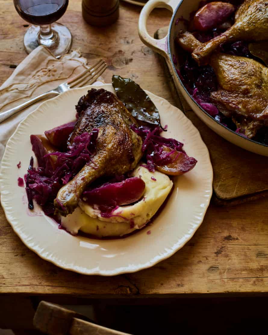 De panquecas para o café da manhã a acompanhamentos para o jantar e pudim: as receitas de maçã de Alissa Timoshkina